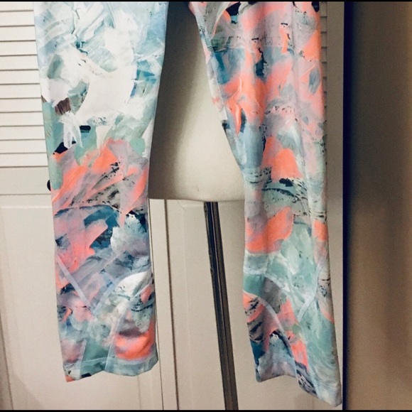 EUC Lululemon Run Inspire Crop II Brushed Illusion - Picture 7 of 8